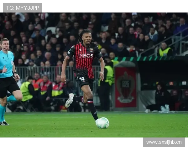 纳因戈兰与坎特中场推进路径分化：前者倚重后插上，后者专注低位拦截